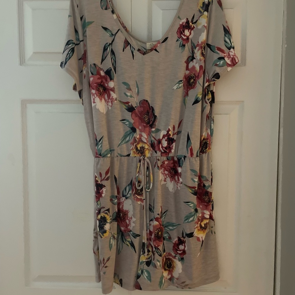 Chic Soul floral romper size 2xL. Runs small like a 1x.